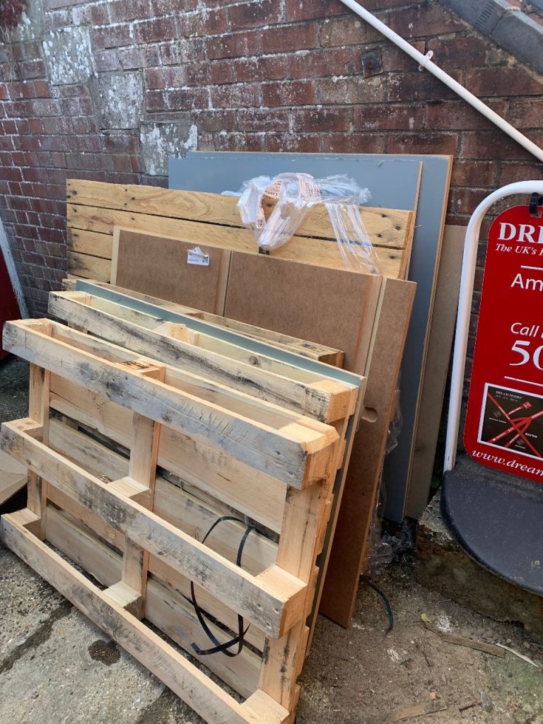 Free Wood/Pallets - Collection Only