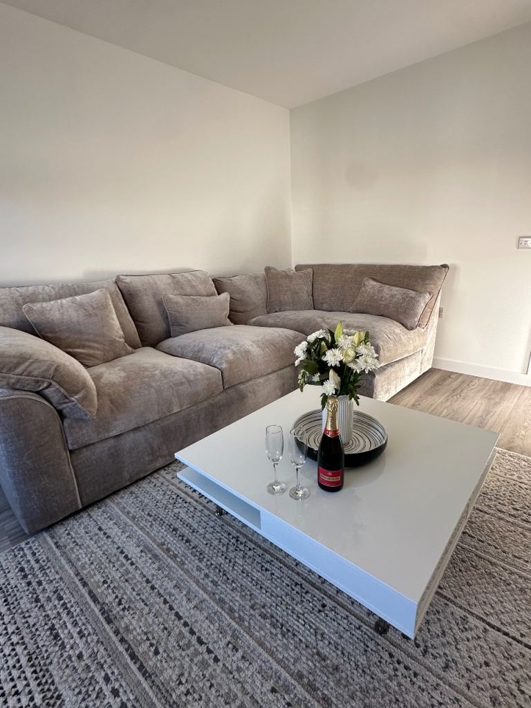 White Ikea coffee table 
