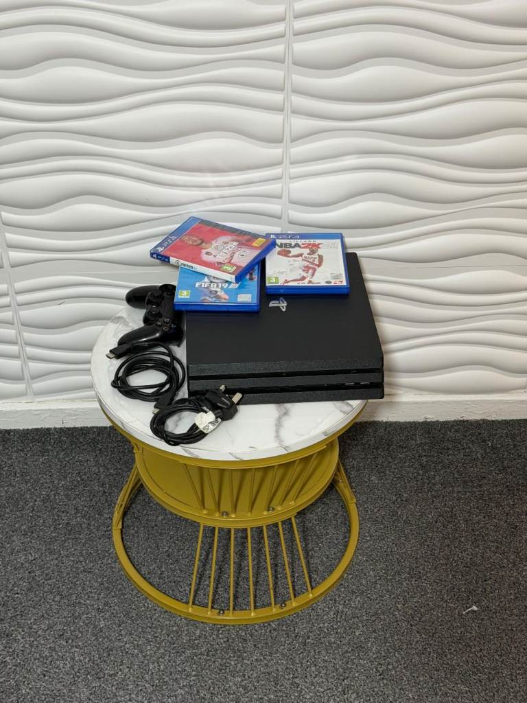 PlayStation 4 pro black 1TB Black 