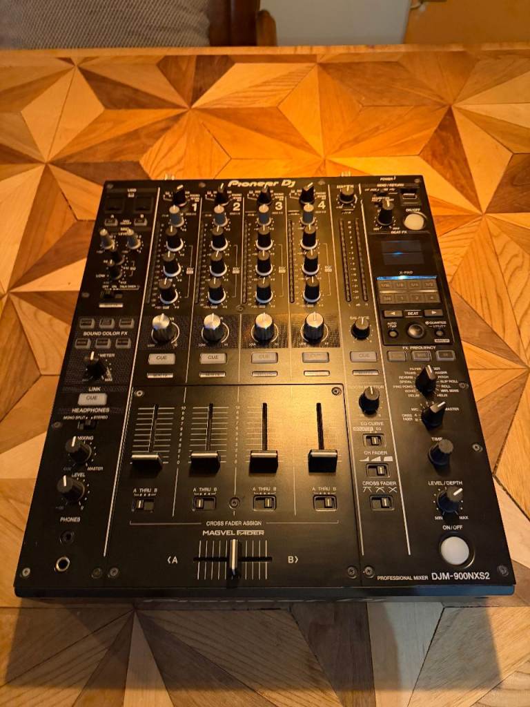 Pioneer DJM-900NXS2 4-channel DJ Mixer with Effects