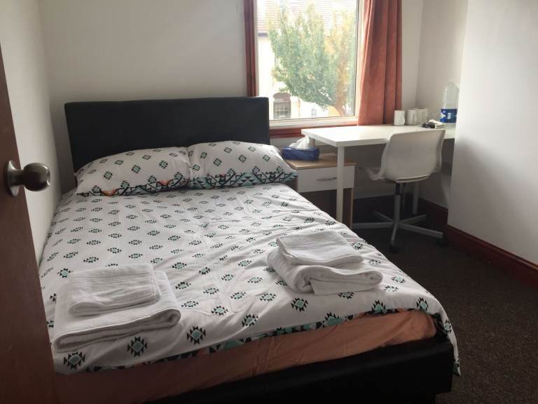 Spacious Double Room to Rent in Ilford | Furnished | All Bills Included | Near Station