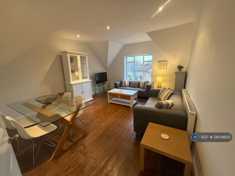 3 bedroom flat in Broom Road, Teddington, TW11 (3 bed) (#2804800)