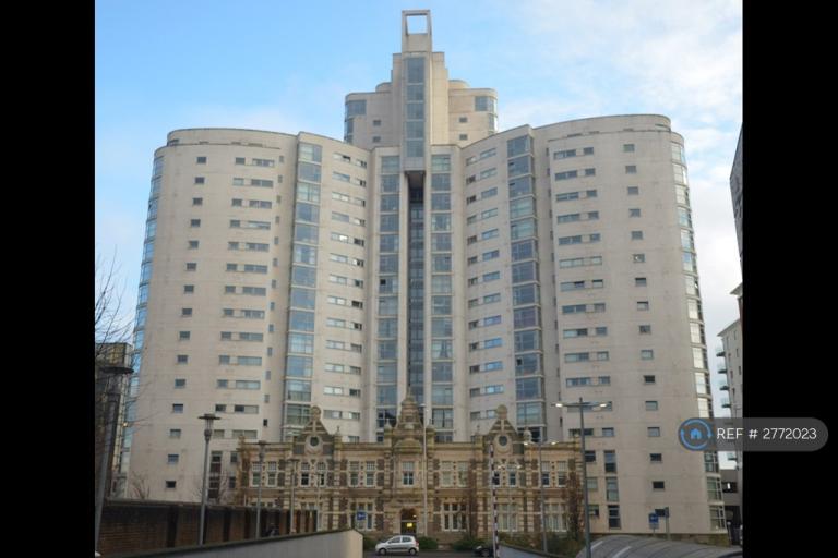 2 bedroom flat in Altolusso, Cardiff, CF10 (2 bed) (#2772023)
