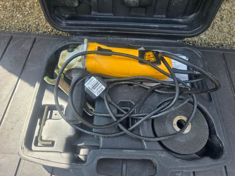 JCB, Corded Electric Angle Grinder with Extra discs 