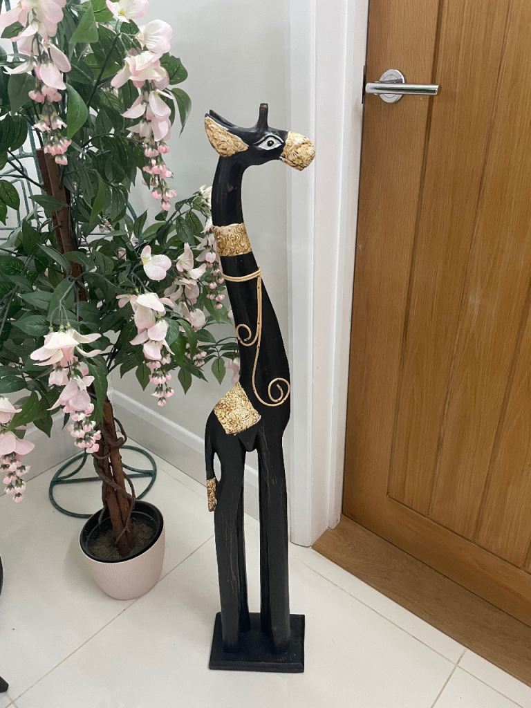 Decorative Wooden Giraffe Statue – Black and Gold
