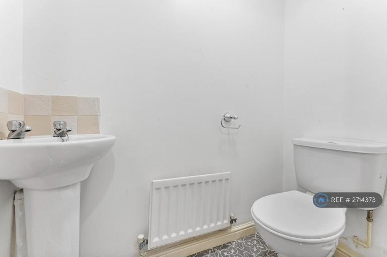 2 bedroom house in Greendale Drive, Radcliffe, M26 (2 bed) (#2714373)