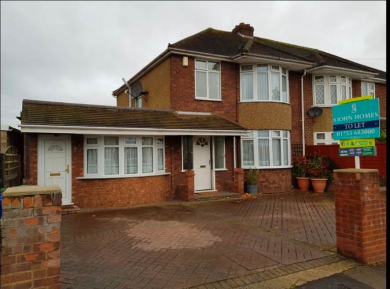 3 bedroom house in Windsor - FULLY REFURBISHED