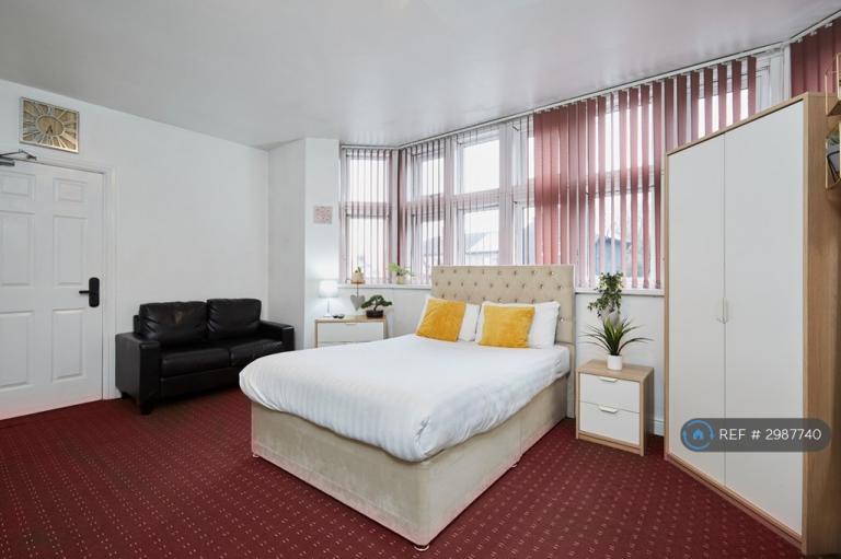 Studio flat in Deighton Road, Huddersfield, HD2 (#2987740)
