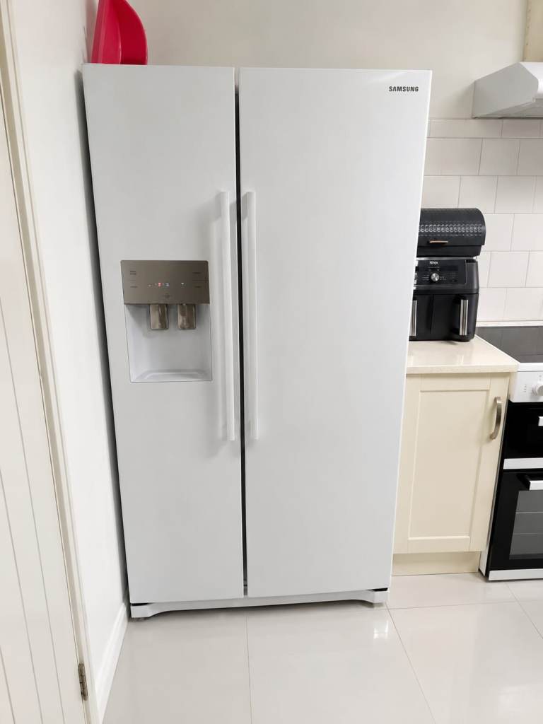 White Samsung American Style Fridge Freezer