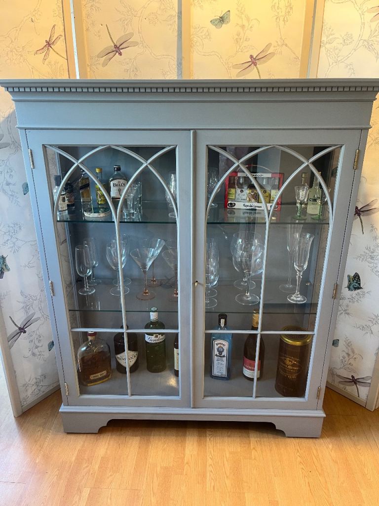 Cocktail cabinet