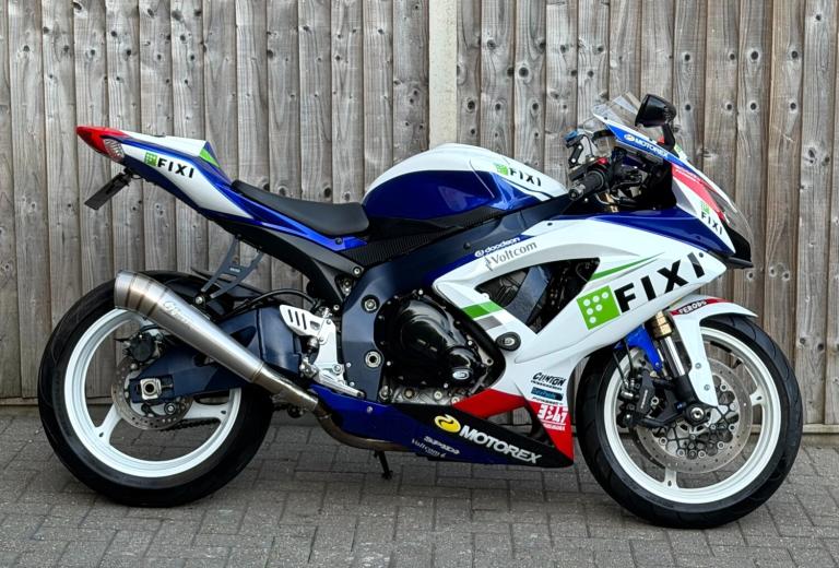 SUZUKI GSXR 600 L0 2011 (11) SUPER SPORT + 12,600 MILES + GP EVO EXHAUST 
