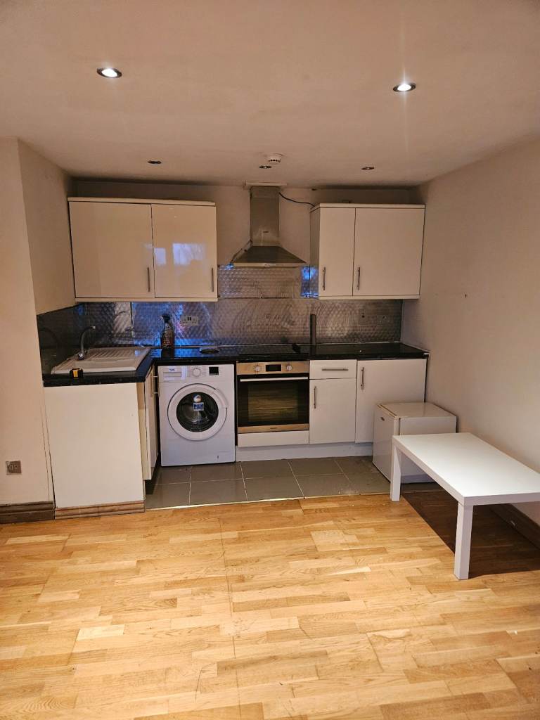 STUDIO FLAT FOR RENT IN GRAVESEND TOWN CENTRE