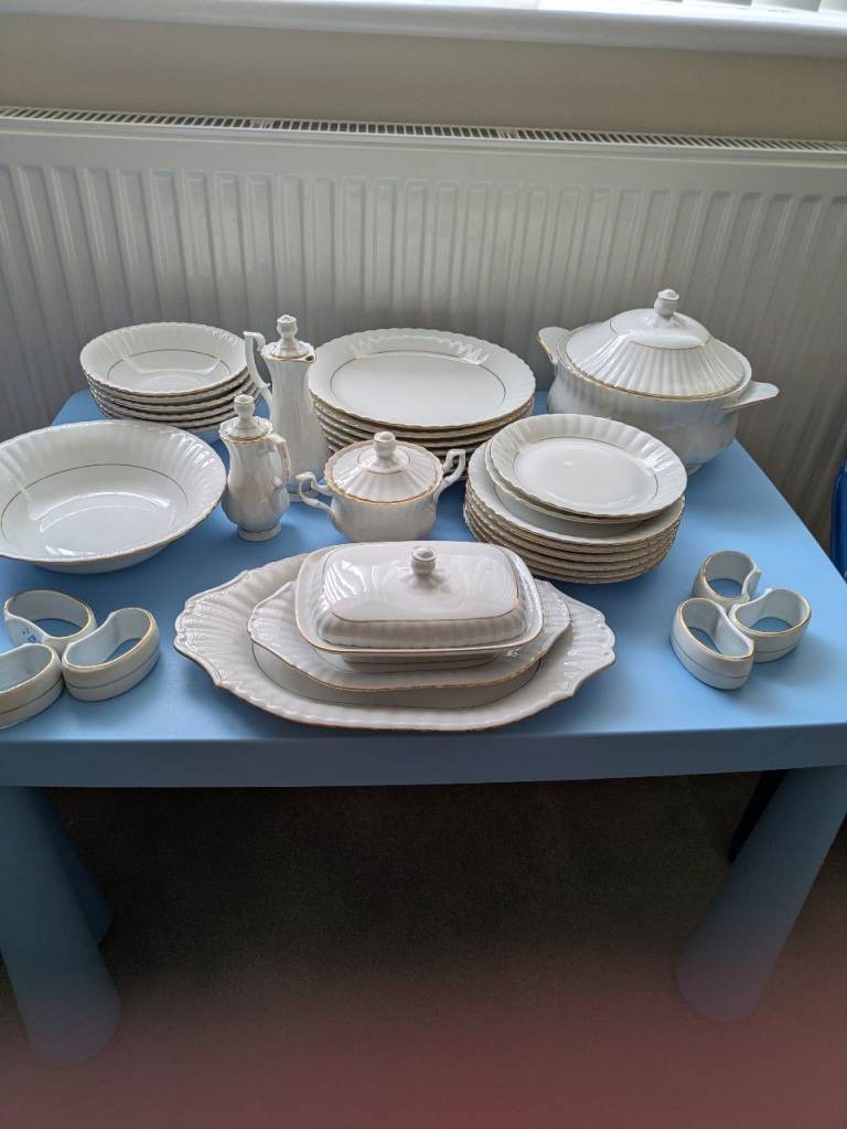 Chodziez Dinner Set