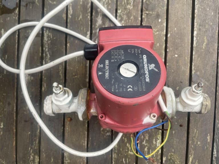 GENUINE GRUNDFOS CENTRAL HEATING CIRCULATOR PUMP UPS 15-50 130 