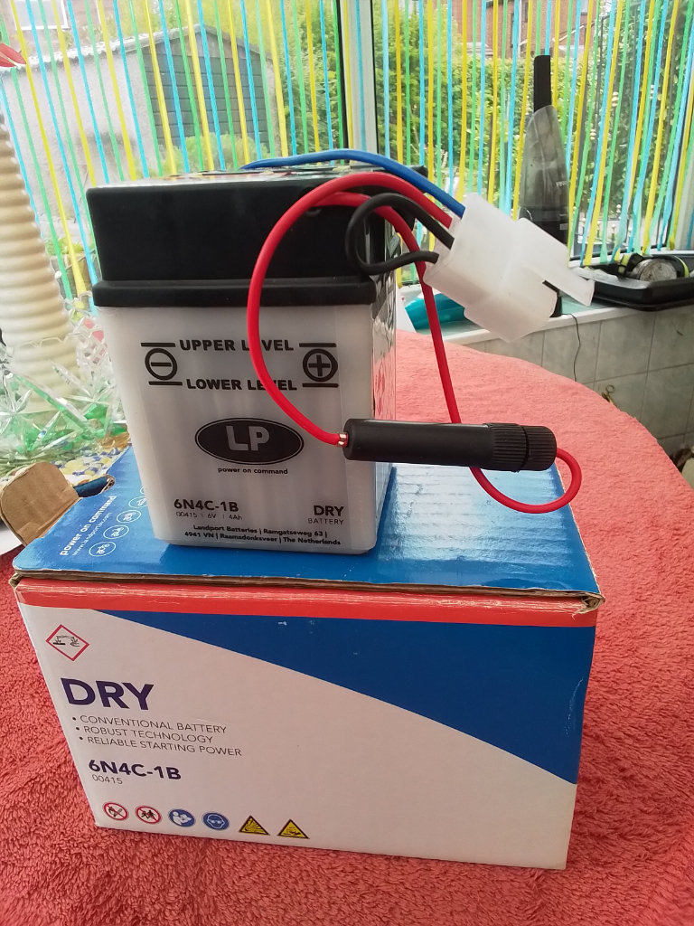 6 volt motorcycle battery new unused pickup only £15