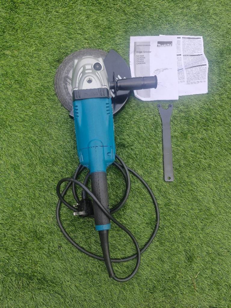 Makita GA9020 9" Angle Grinder - As Good As New