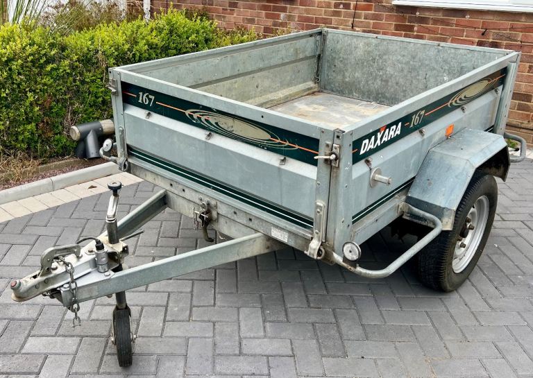 Daxara 167 Tipping trailer including 2 spare wheels, hitch lock and wheel lock.