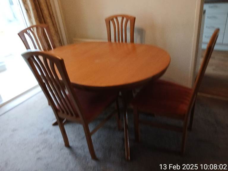 Table and chairs x6