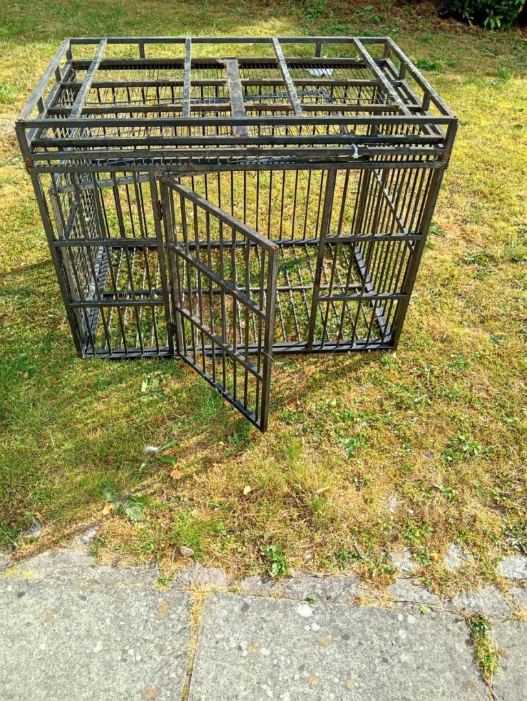 Large heavy duty dog cage 