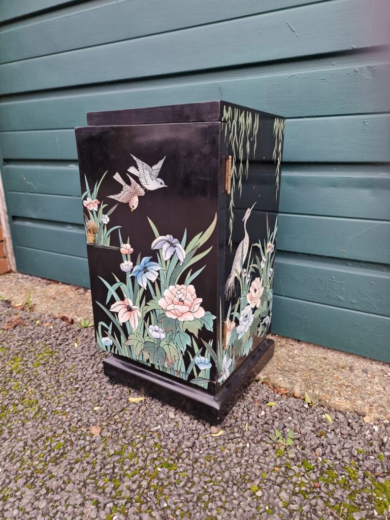 Small Chinese Lacquered Pot Cupboard / Bedside Table 