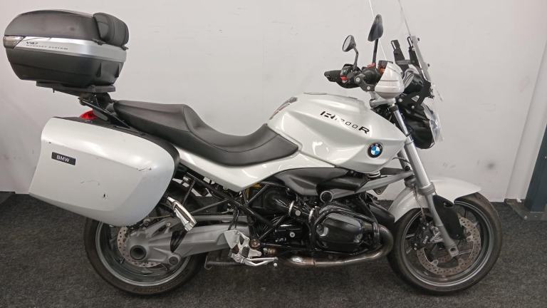 BMW R1200R ** MOT APRIL 2026 - TOURING SCREEN - CENTRE STAND ** 