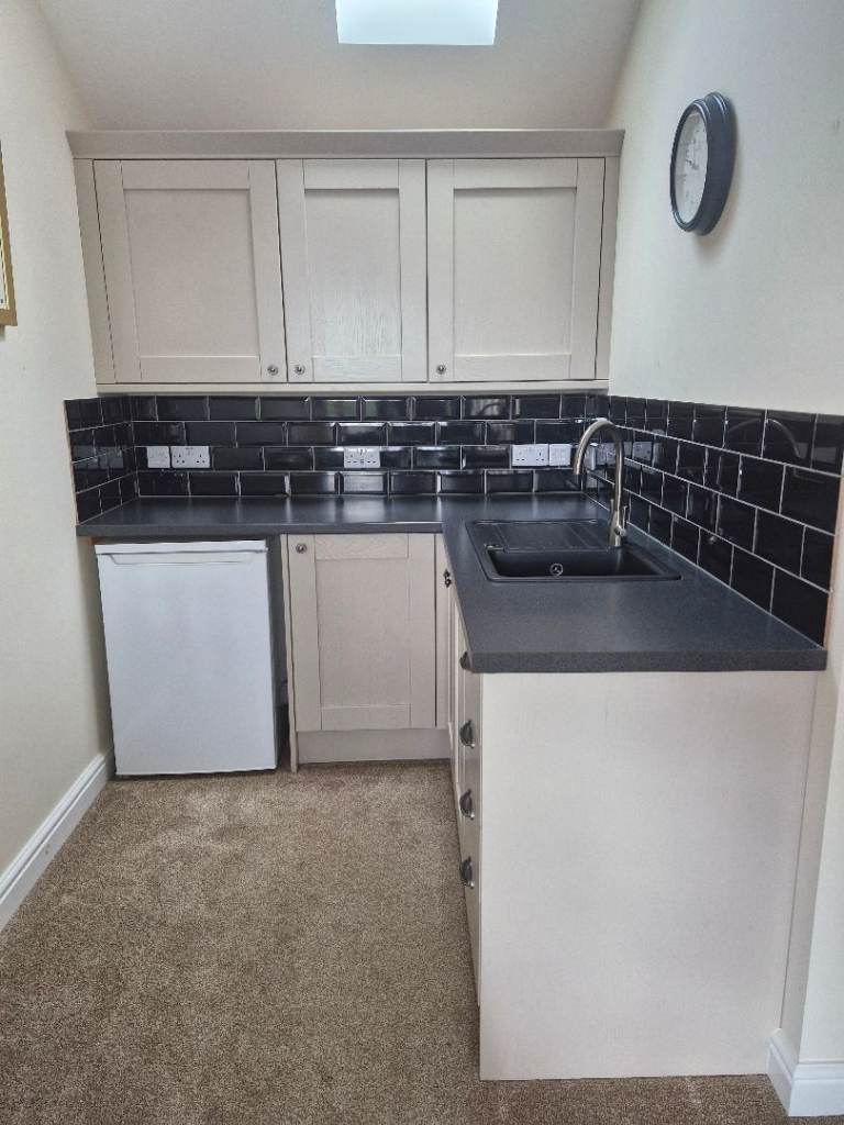 Kitchen Cabinets and Sink Unit – Light Grey, Good Condition