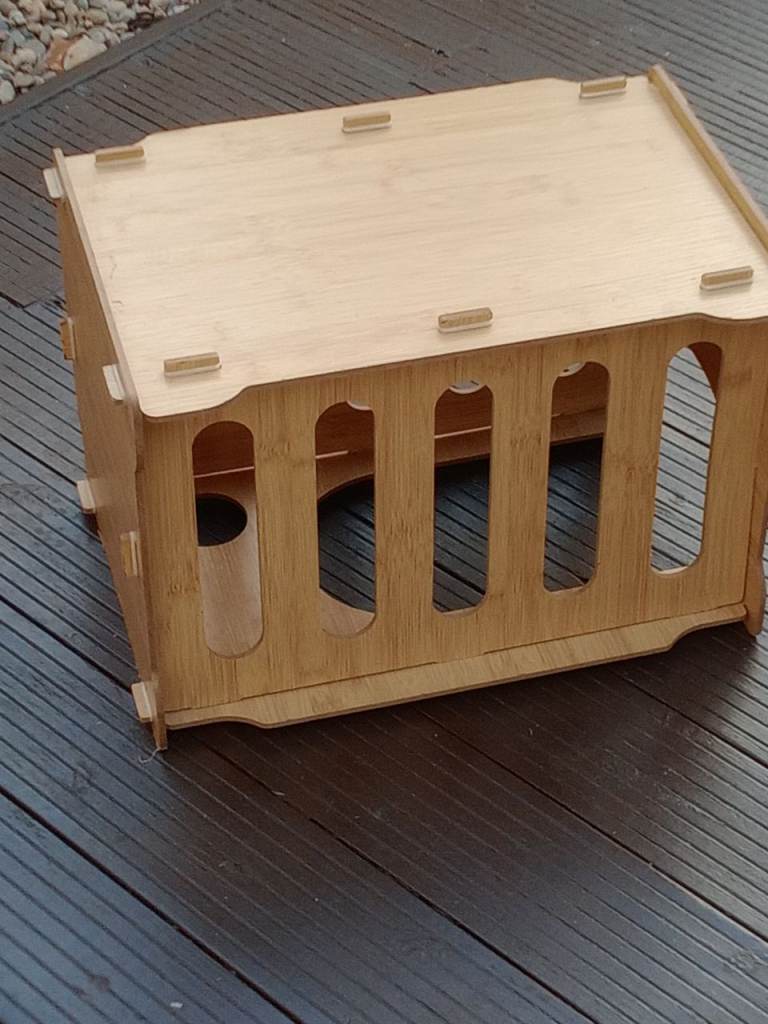 Small pet hide
