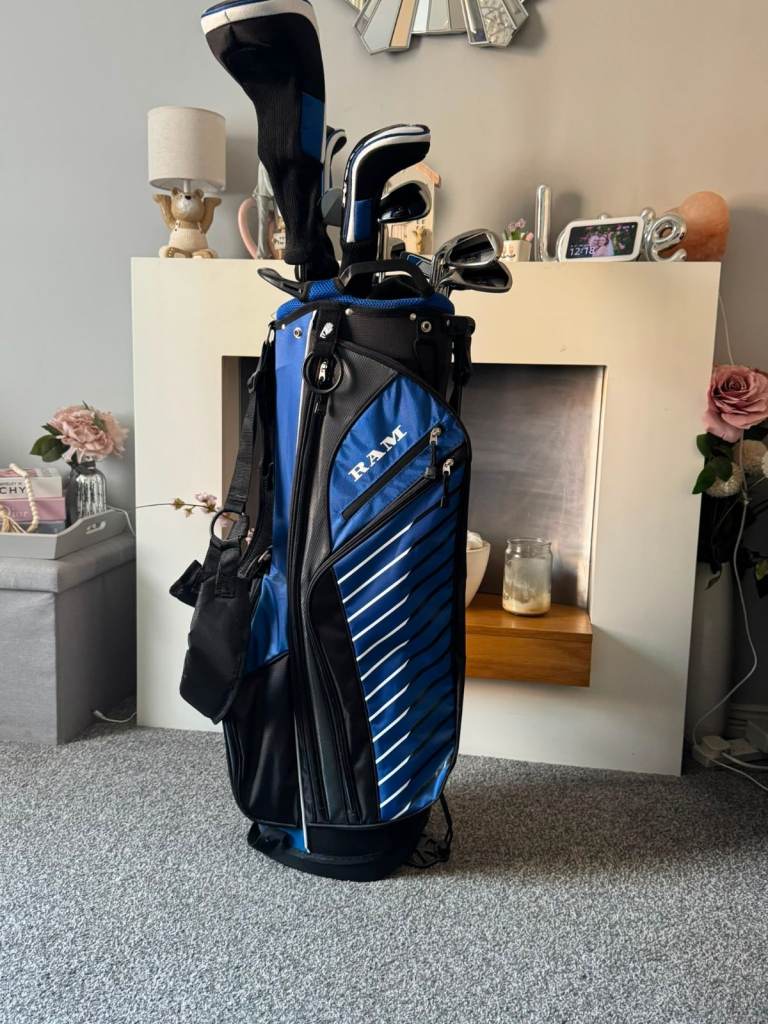 Set of left handed golf clubs 