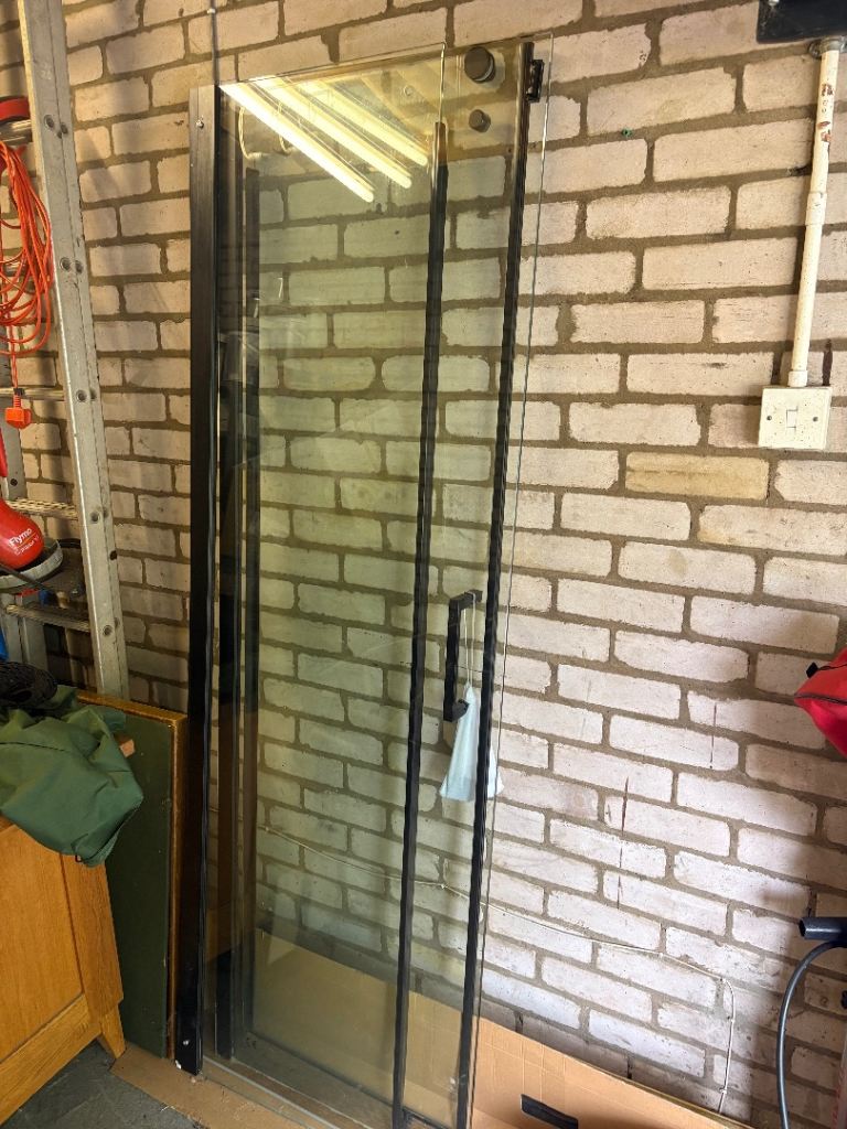 Shower screen
