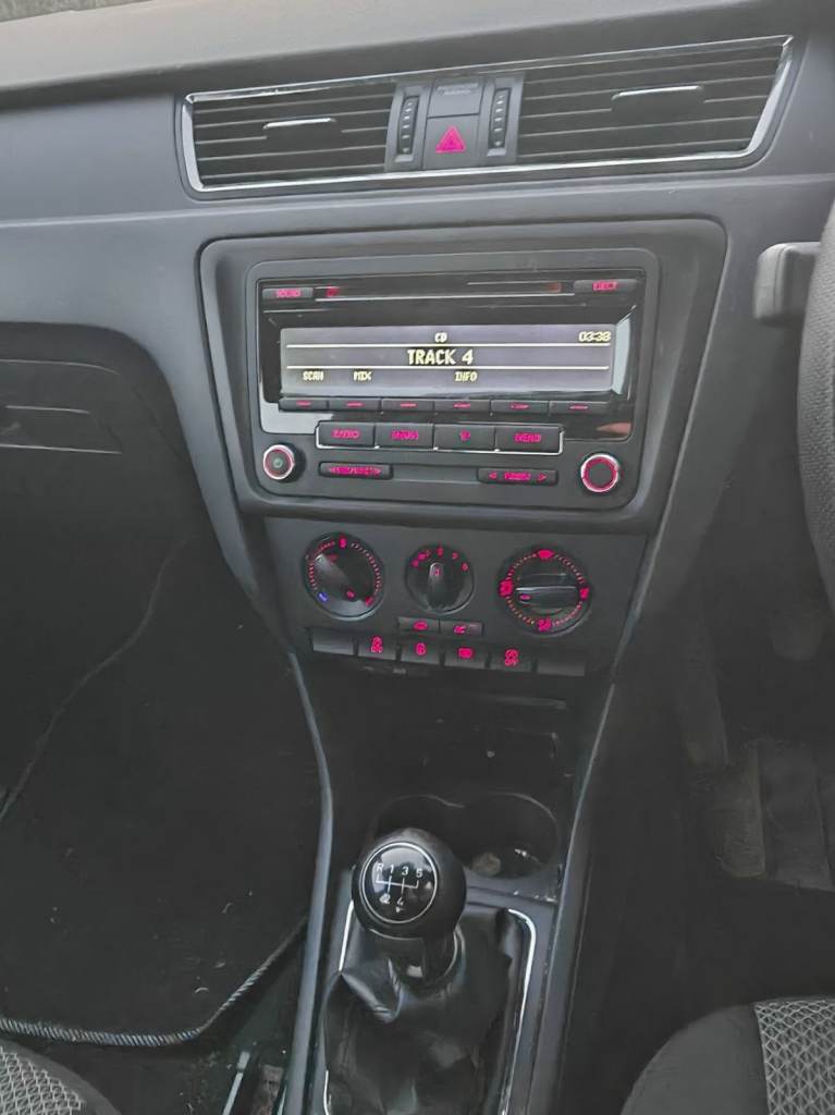 2014 SEAT TOLEDO 1.6 TDI – New Timing Belt & Water Pump – 70+ MPG 2 Keys £20 Tax