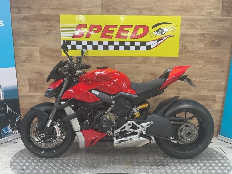 DUCATI STREETFIGHTER V4