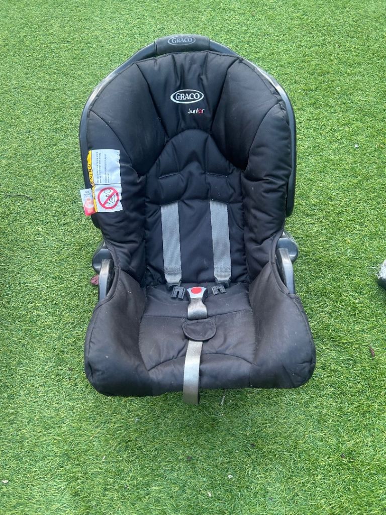 Graco car seat in black and grey, suitable for use with babies from 3 months to 3 years old. 