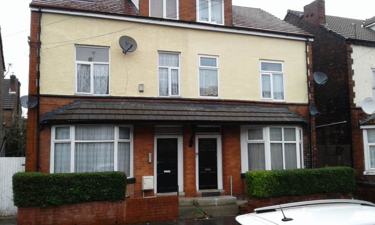 Fully Furnished Lovely 1 Bedroom Flat Crumpsall Close to North Manchester General Hospital