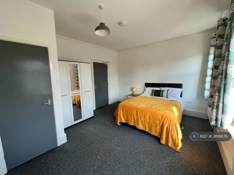 1 bedroom in Blythe Vale, London, SE6 (#2691876)