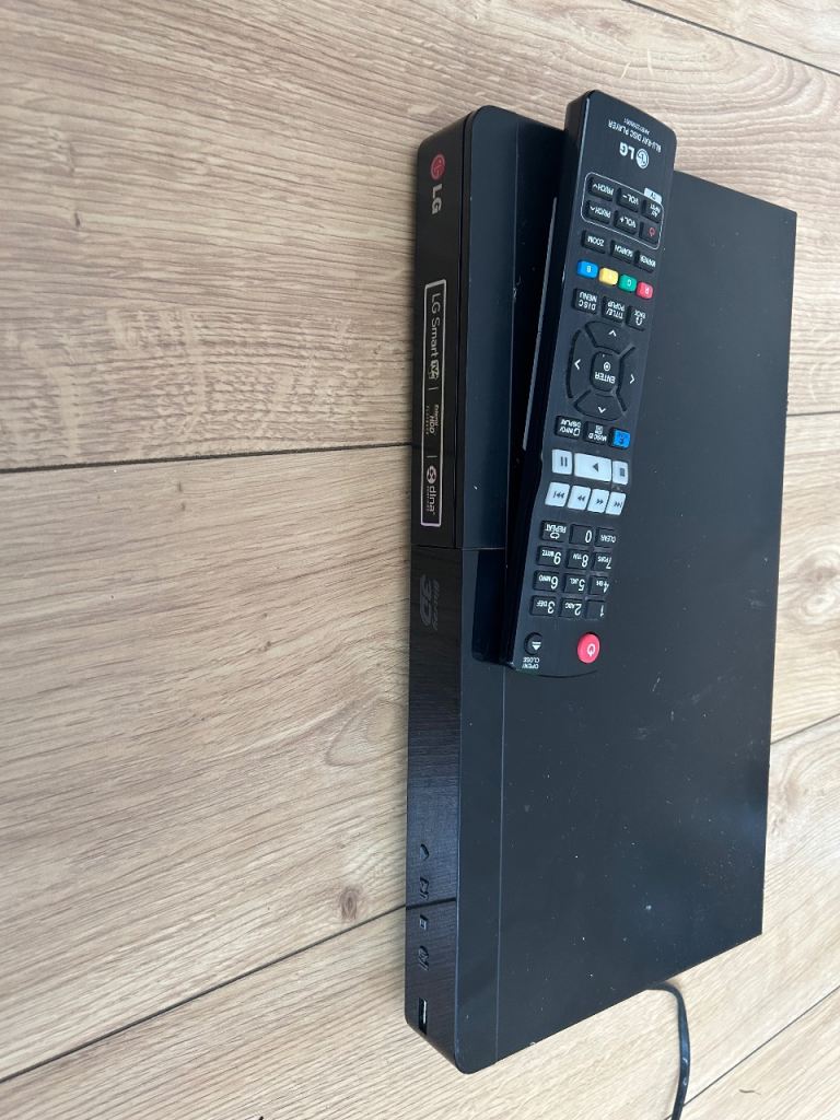 LG  smart network Blu ray player   with remote - also plays 3D blu rays 