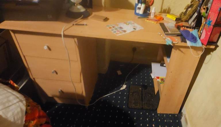 Wooden Desk with Drawers – Good Condition