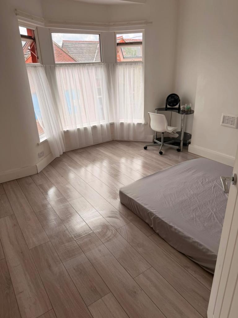 Luxury Homely 3 Bedroom IN L21