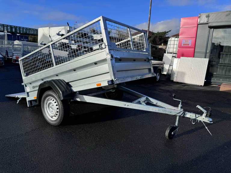 BRAND NEW ZASLAW 7FT X 4FT SINGLE AXLE TRAILER WITH 40CM MESH AND RAMP 750KG