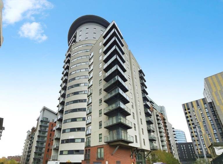 Immaculate One-Bedroom Flat to Let in a Highly Sought-After Location