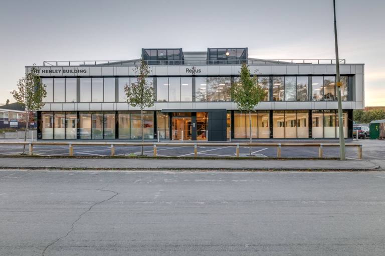 Henley on Thames - RG9 1HG \ Fully Furnished Office for 2 Workstations