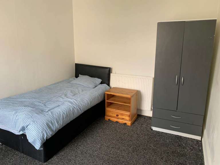 SHARED ACCOMODATION AVAILABLE 
