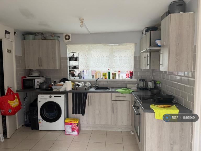 2 bedroom house in Spout Way, Telford, TF3 (2 bed) (#1865919)