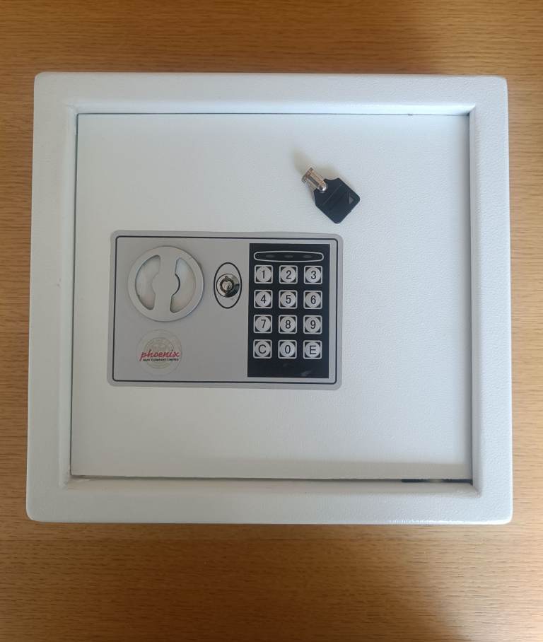 Phoenix coded wall safe 28x30x10cm great condition 