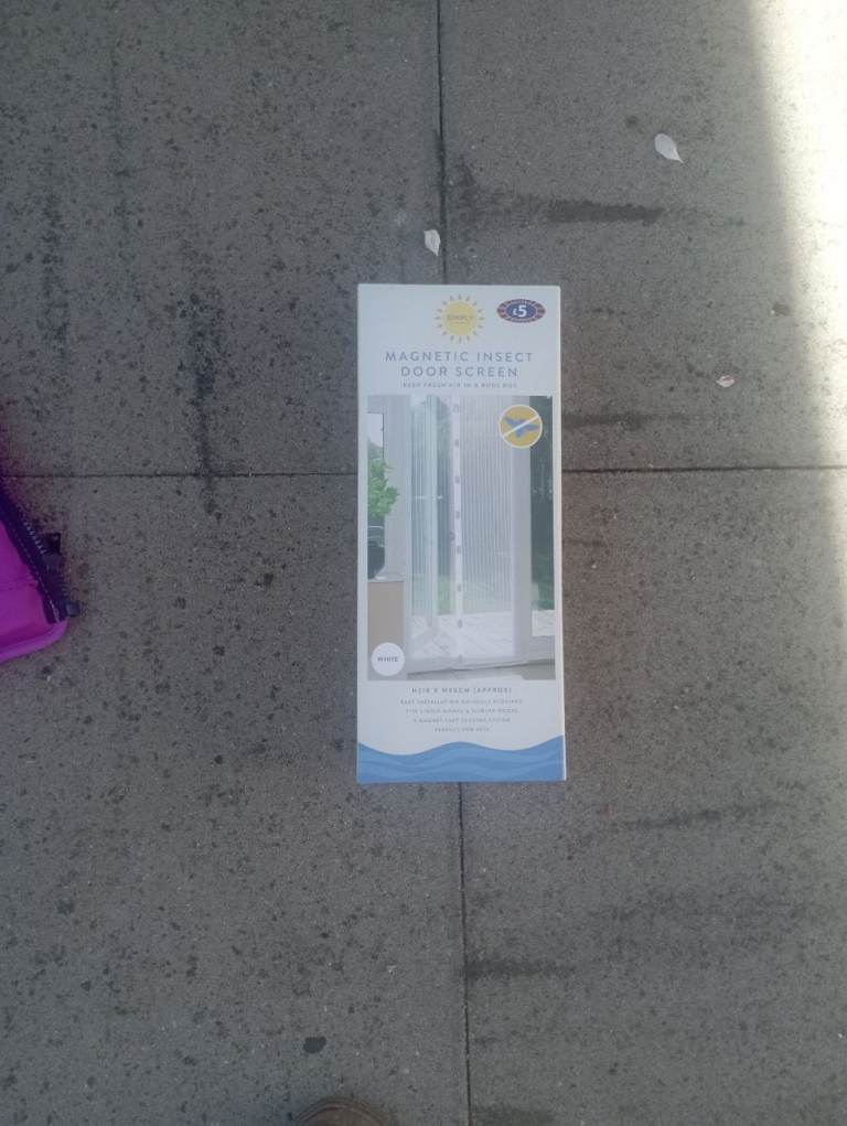 Magnetic insect door screen 