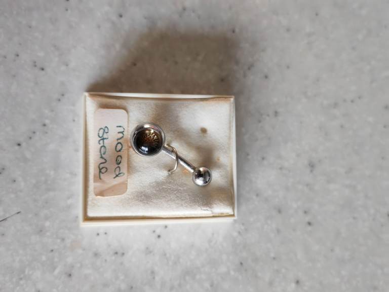 Belly bar,surgical steel, mood stone. 