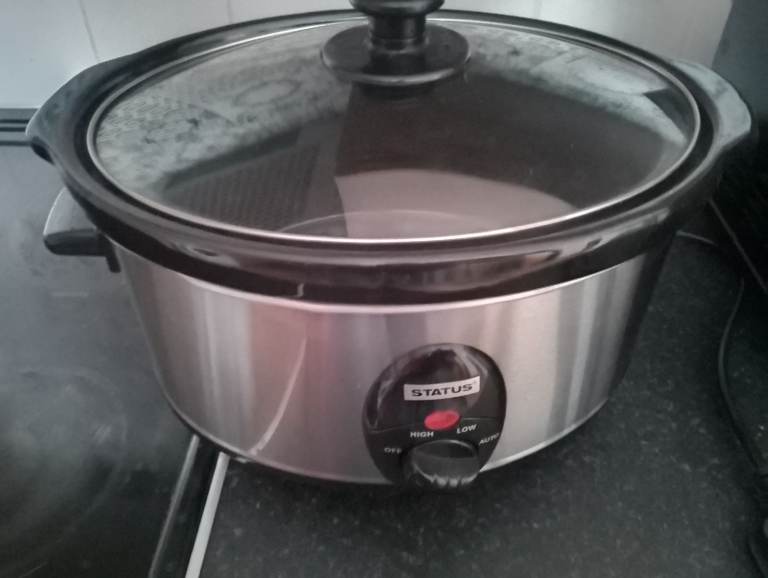 Status Slow Cooker – Good Condition