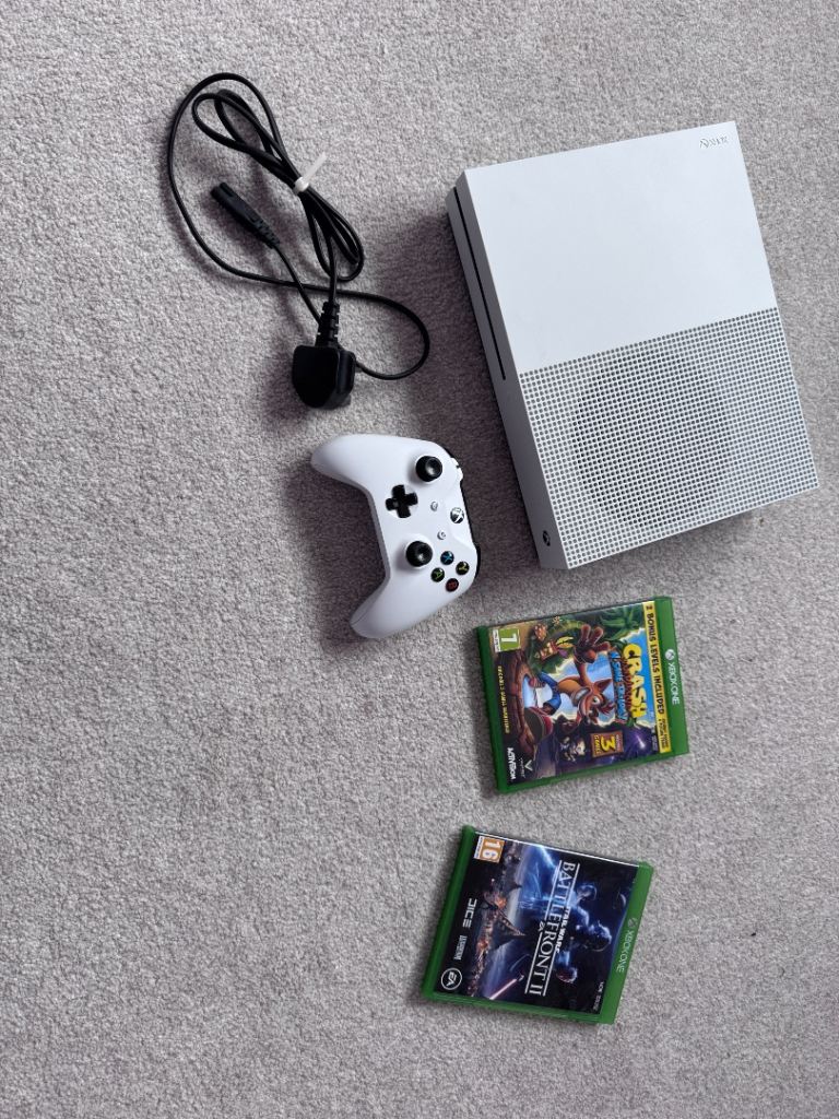 Xbox one (500gb), controller and two games