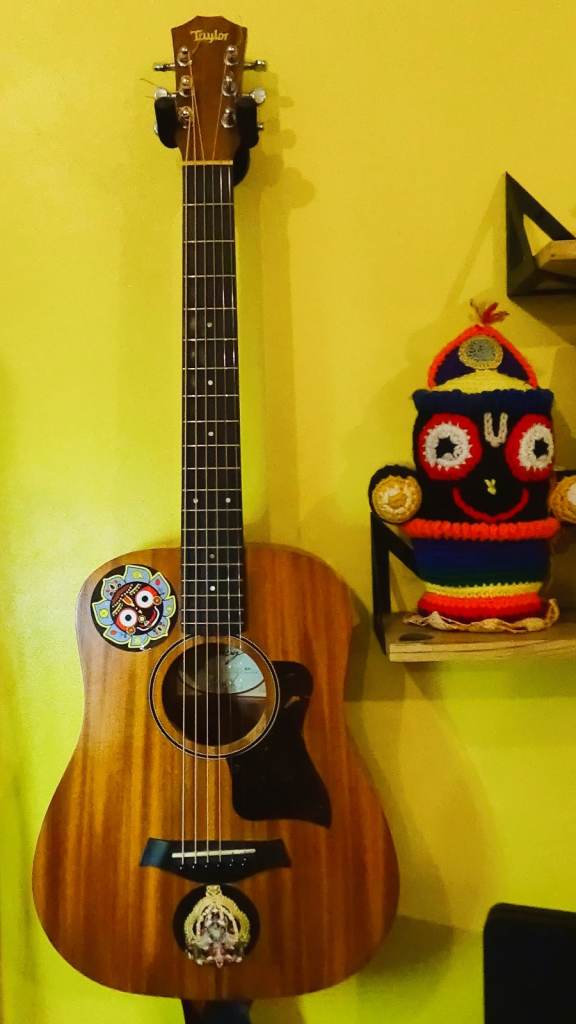 Baby Taylor mahogany guitar with installed pickup & pickguard