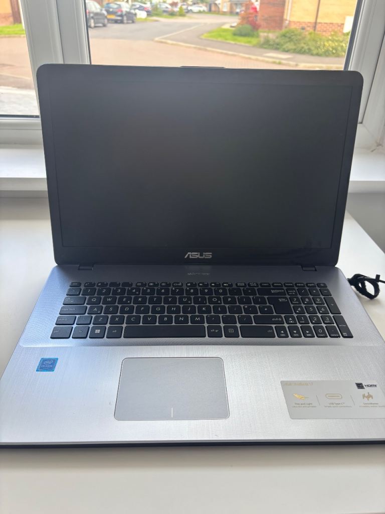 ASUS VivoBook 17 