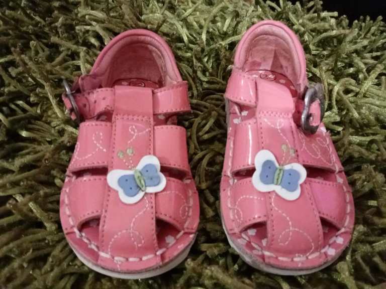 PINK KICKERS SANDALS